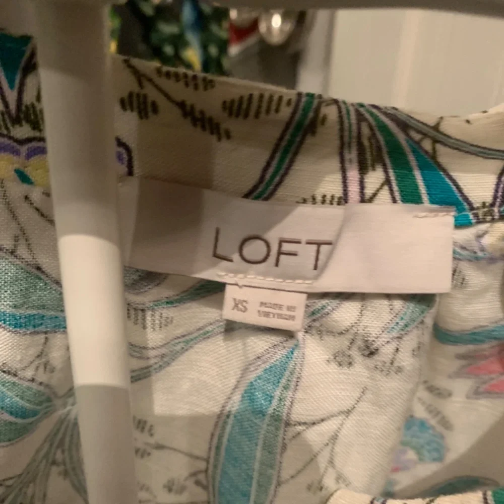 Loft‎ puff sleeve v neck floral midi. Wornnonce